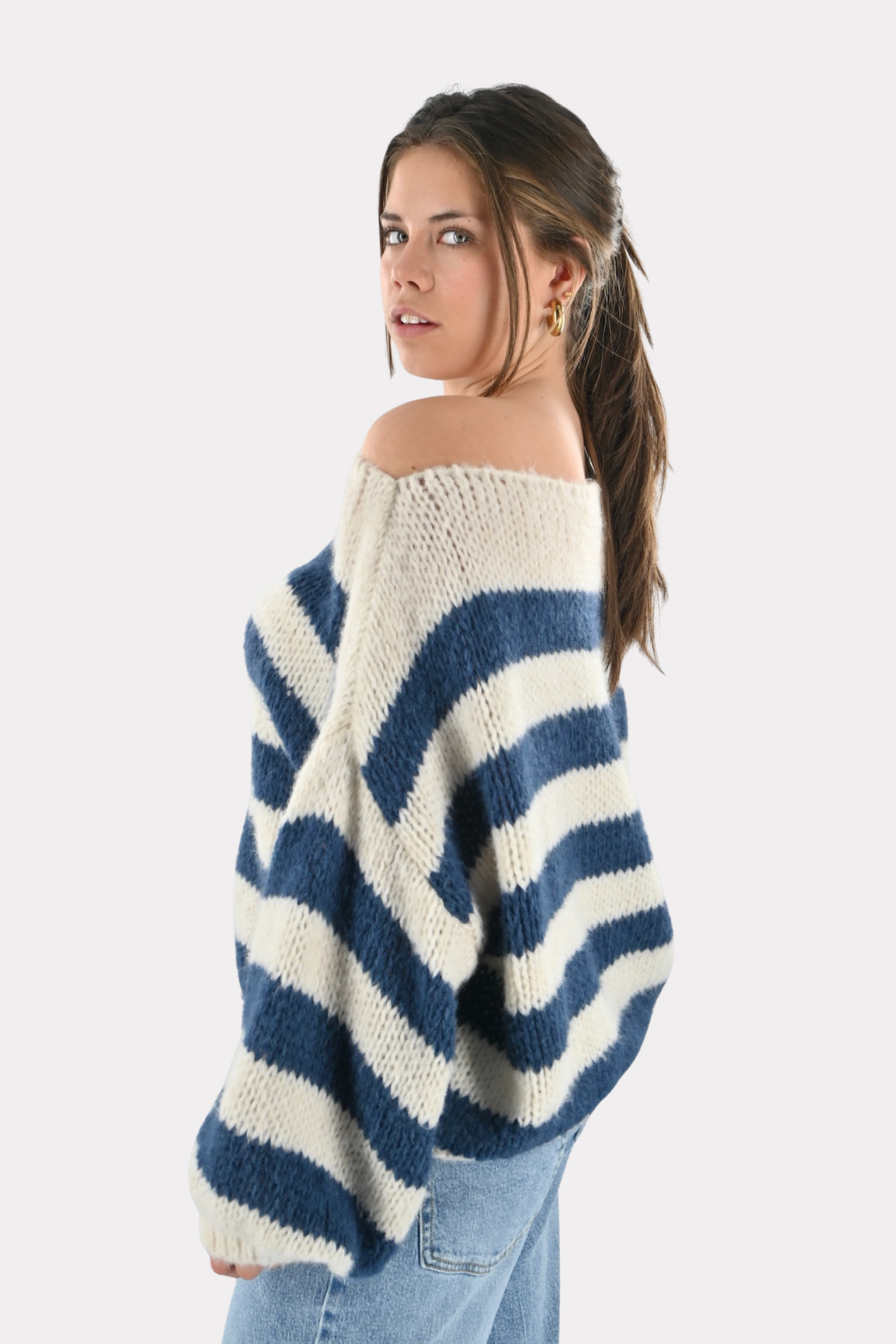 Kato-off-shoulder-knit-navy-white-fashiontiger-3