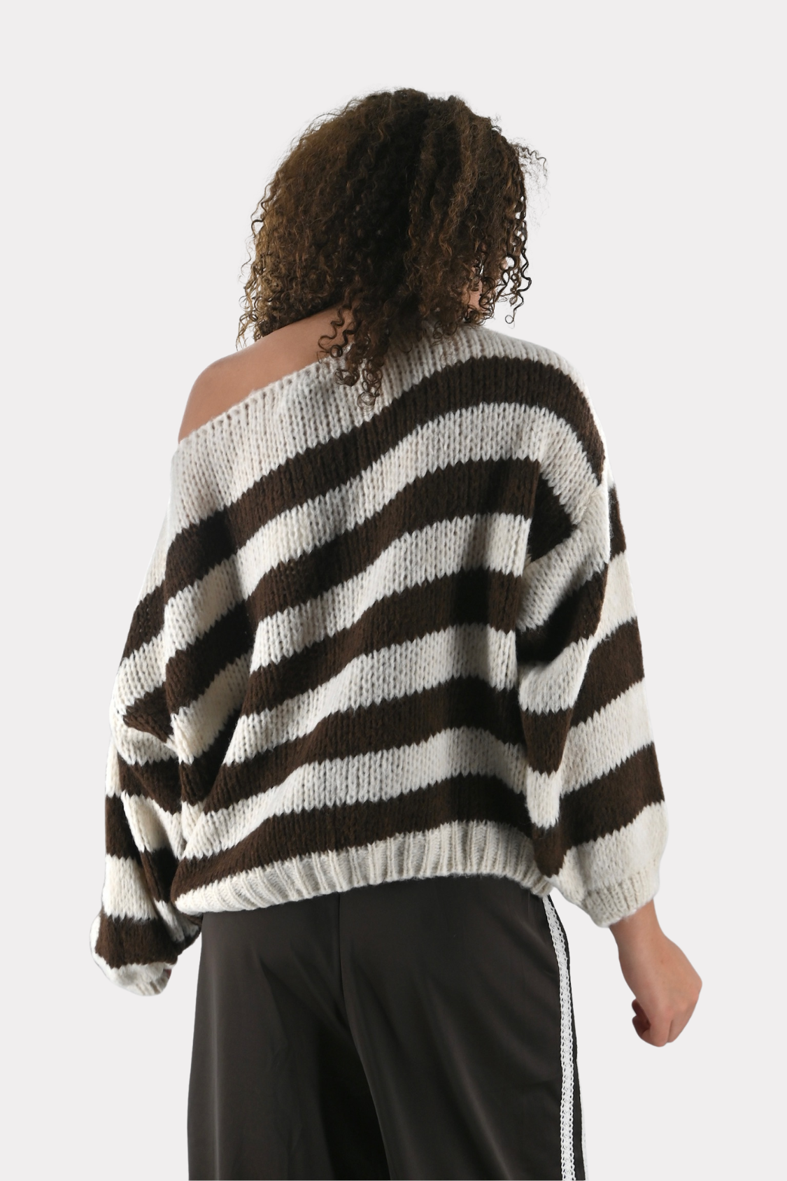 Kato-off-shoulder-knit-brown-white-fashiontiger-3