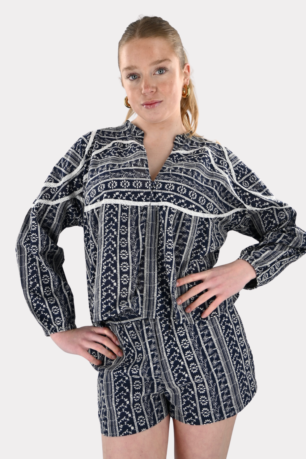 [photo_size]Noor is 1.69m lang en draagt maat S/M.[/photo_size]