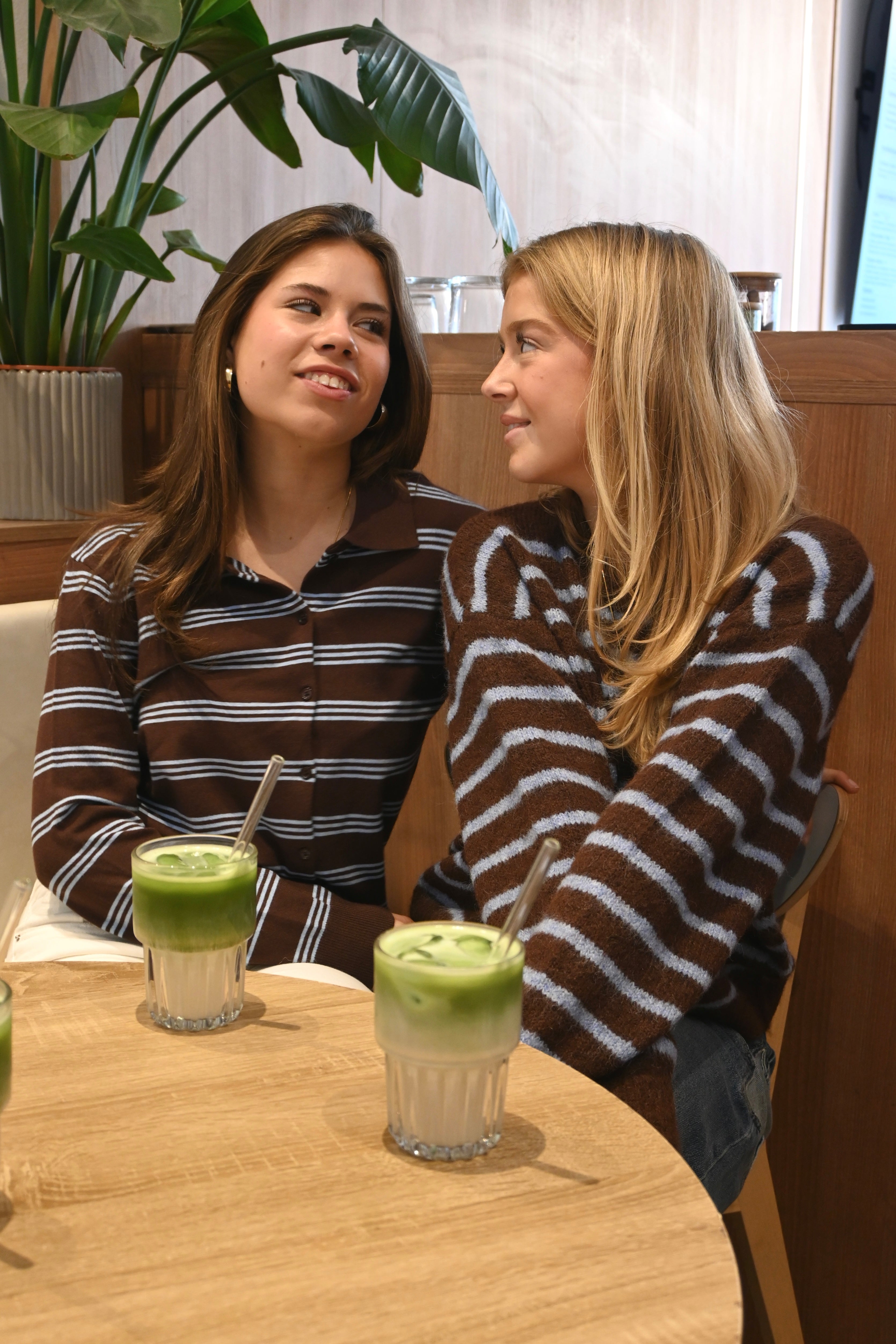 Alix-polo-pull-brown-blue-striped-fashiontiger