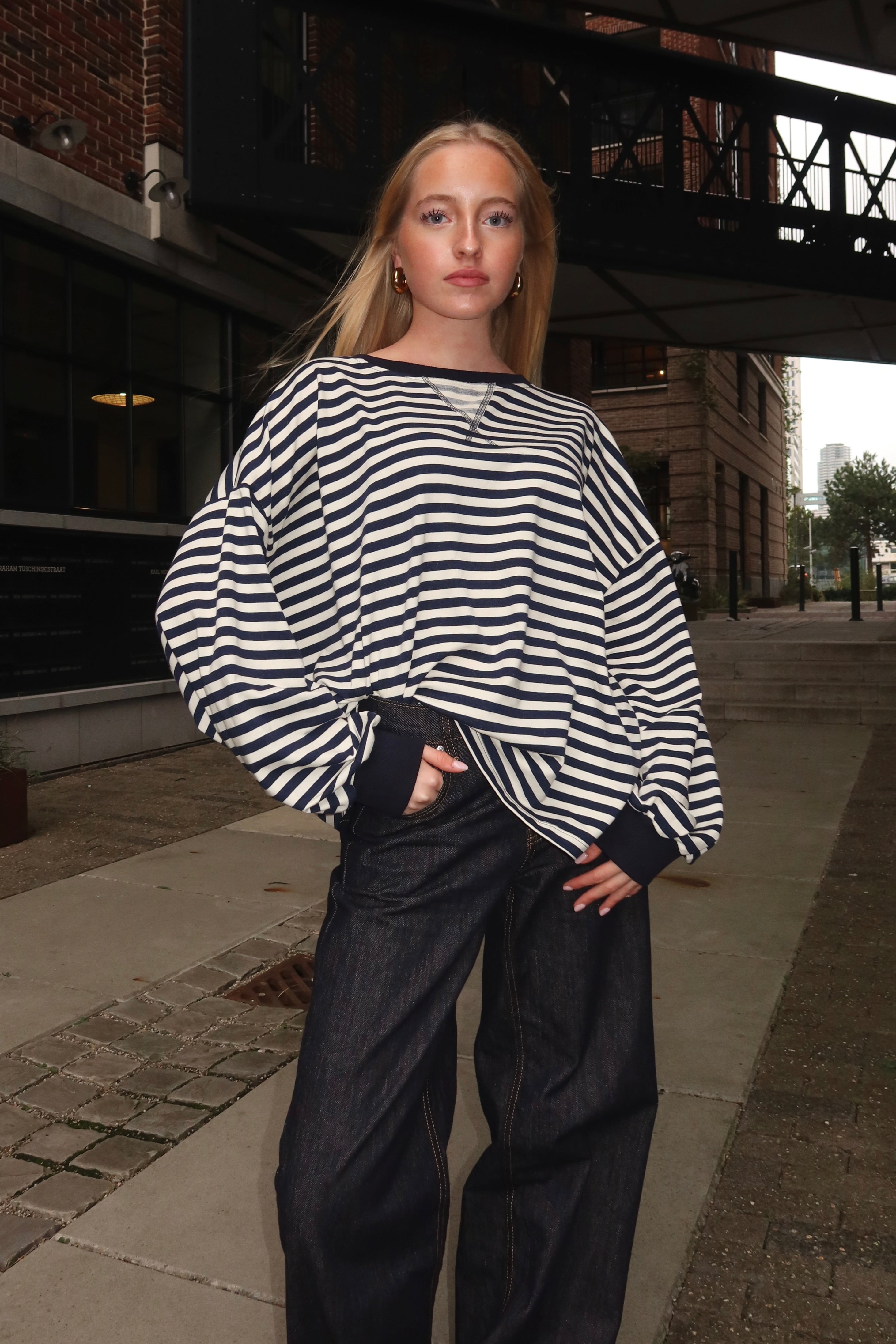 Lore-tshirt-longsleeve-navy-wit-fashiontiger-