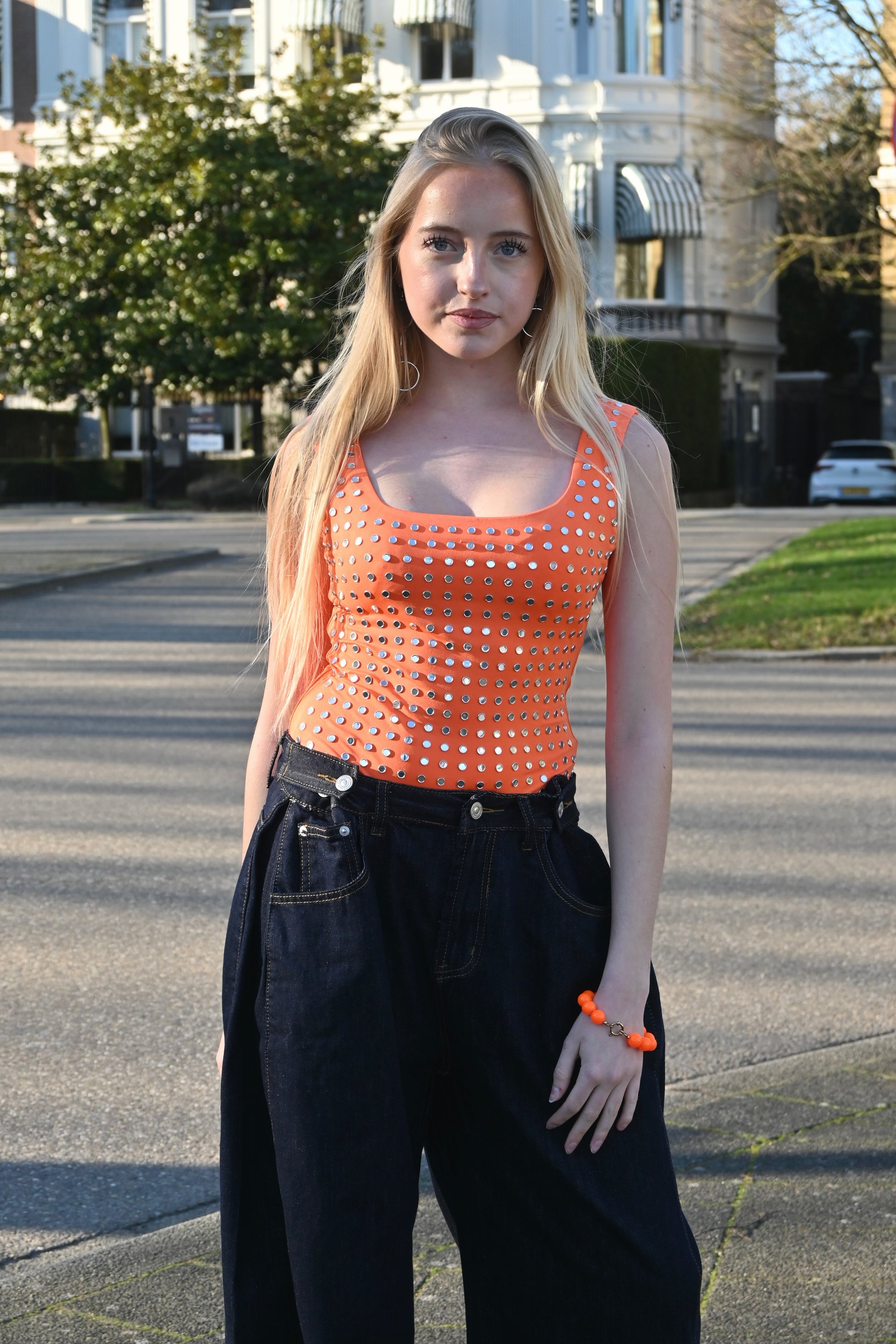 Amelie studded body - oranje - Fashiontiger 1