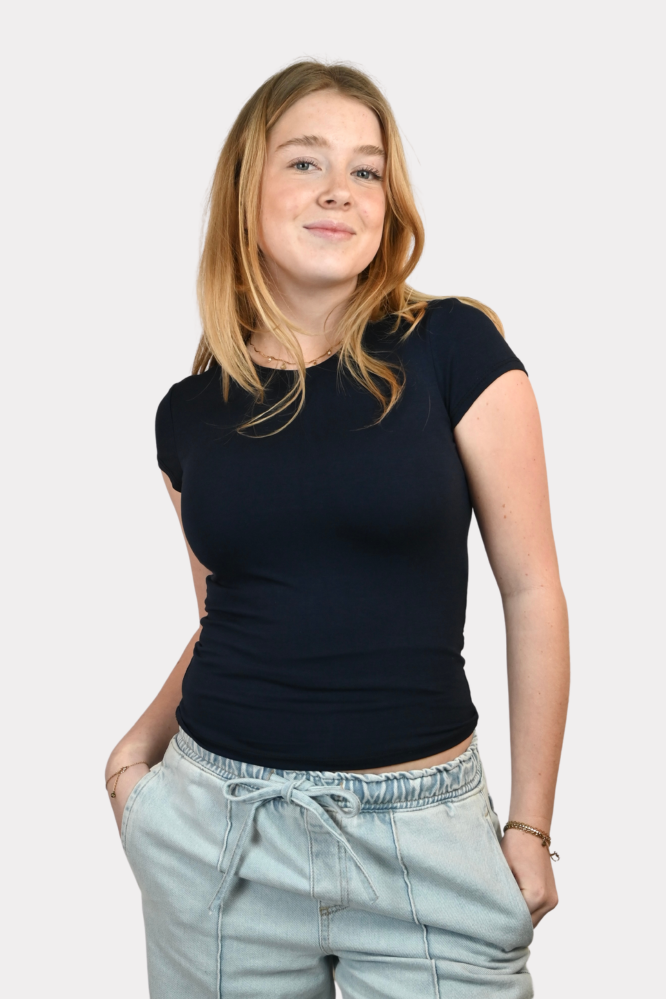 [photo_size]Noor is 1.69m lang en draagt maat S/M.