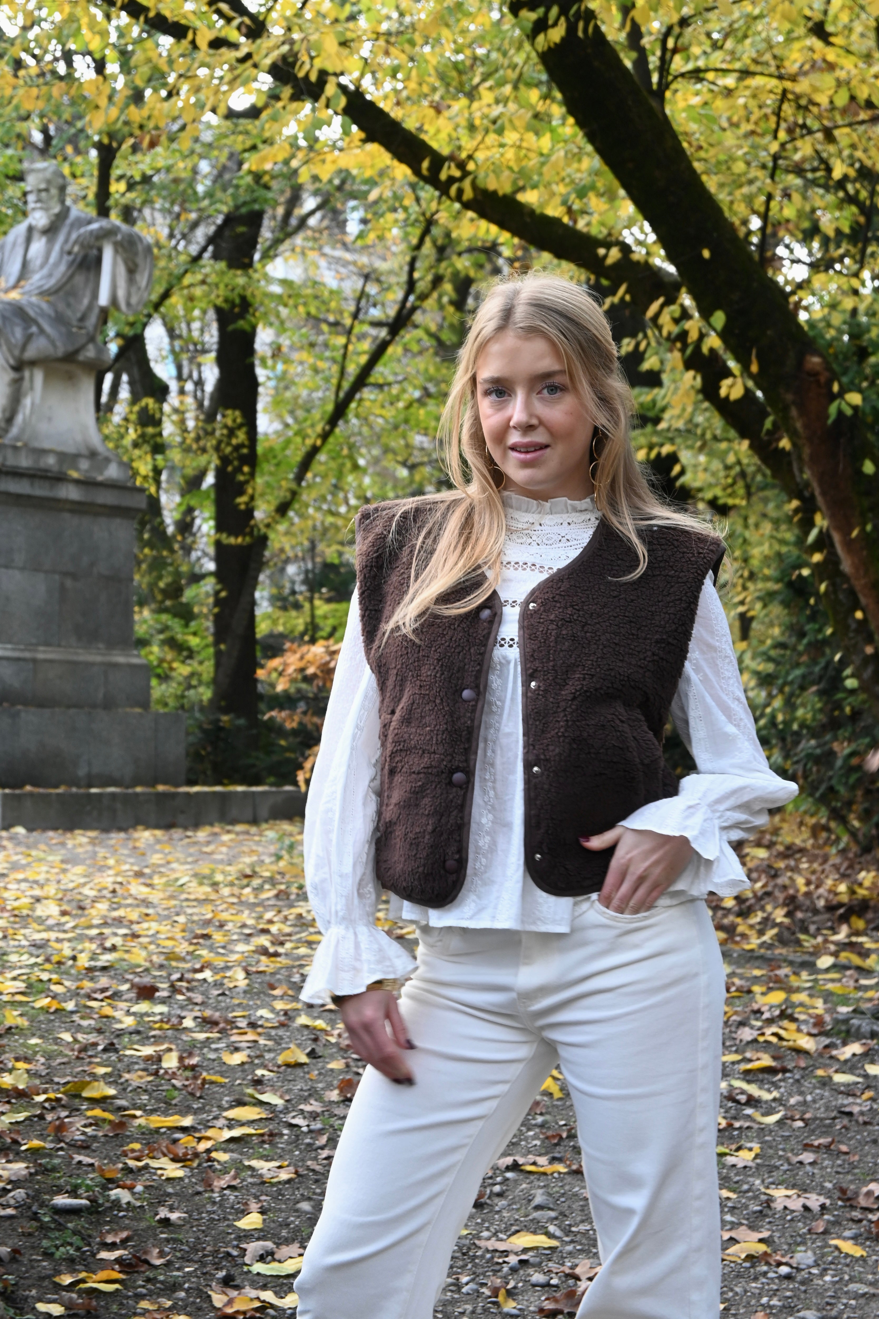 Lola-gilet-brown-fashiontiger-2