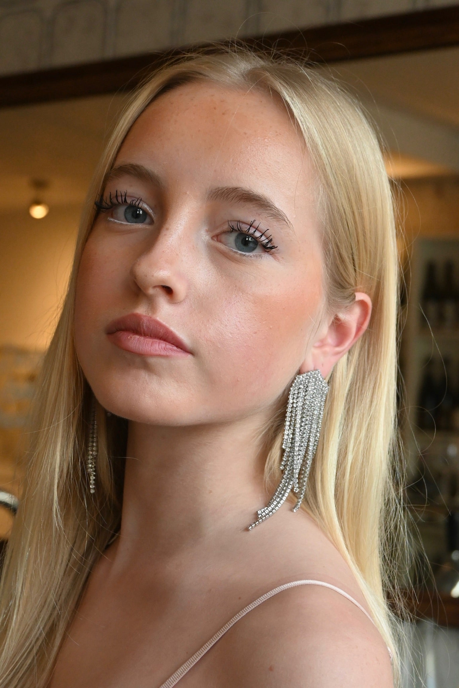 Shiny-diamand-earrings-silver-1