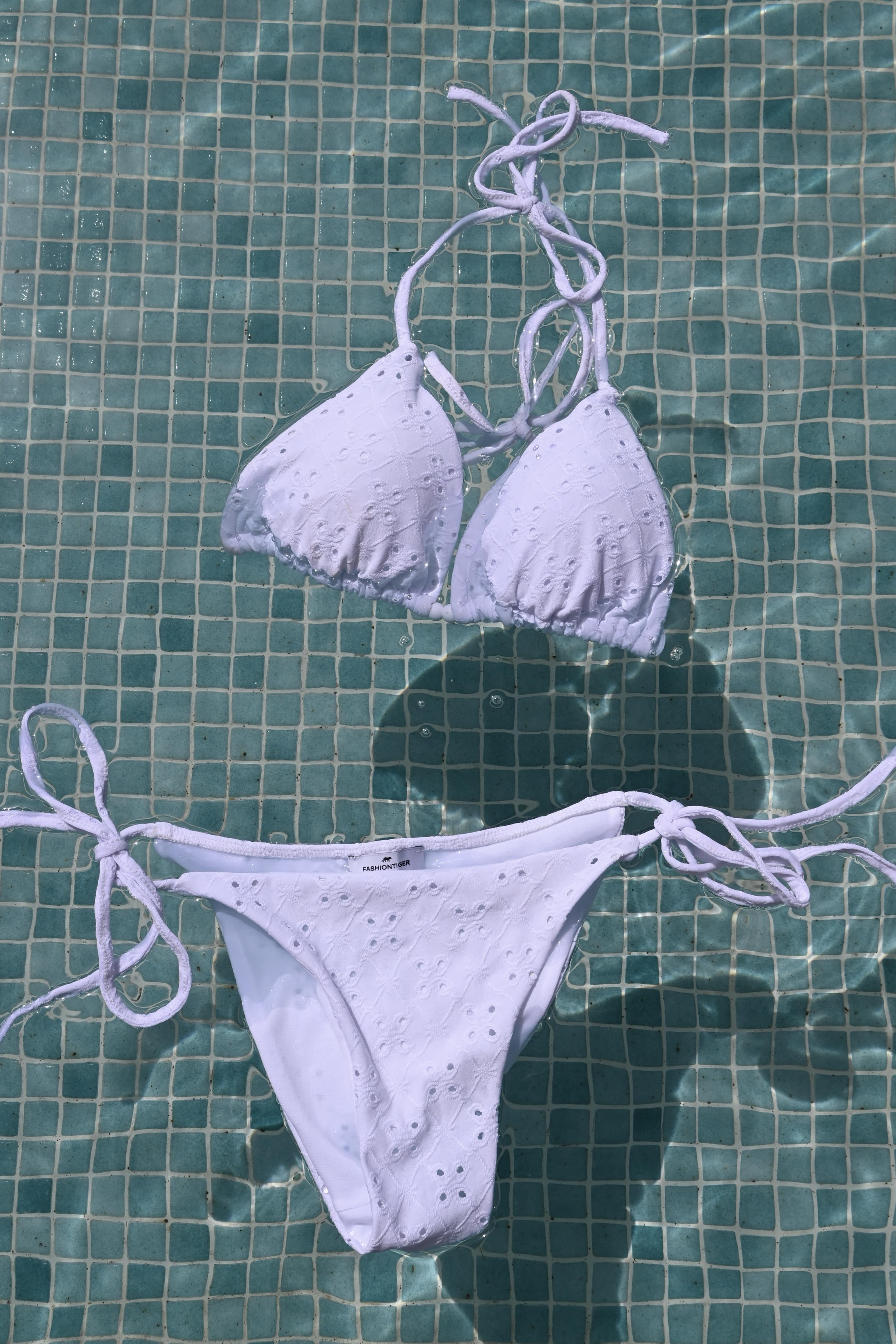 Embroidery bikini - white