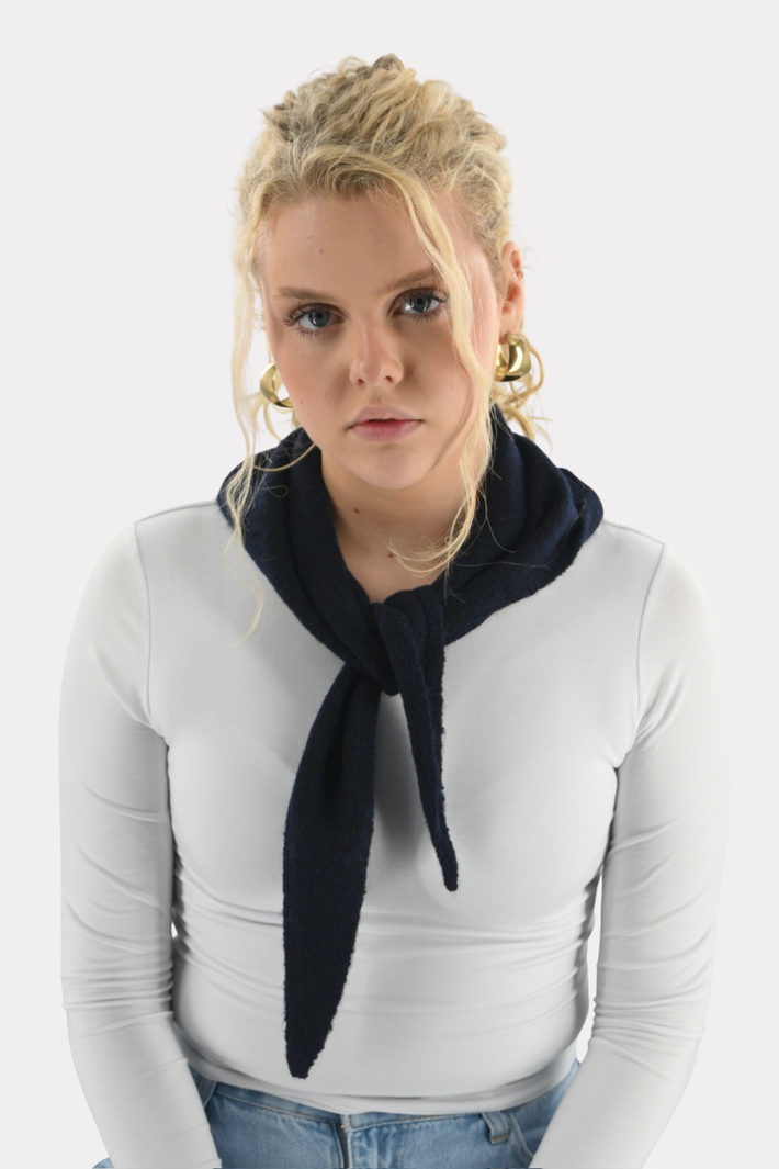 Hug me Schal - Marineblau - Fashiontiger 1