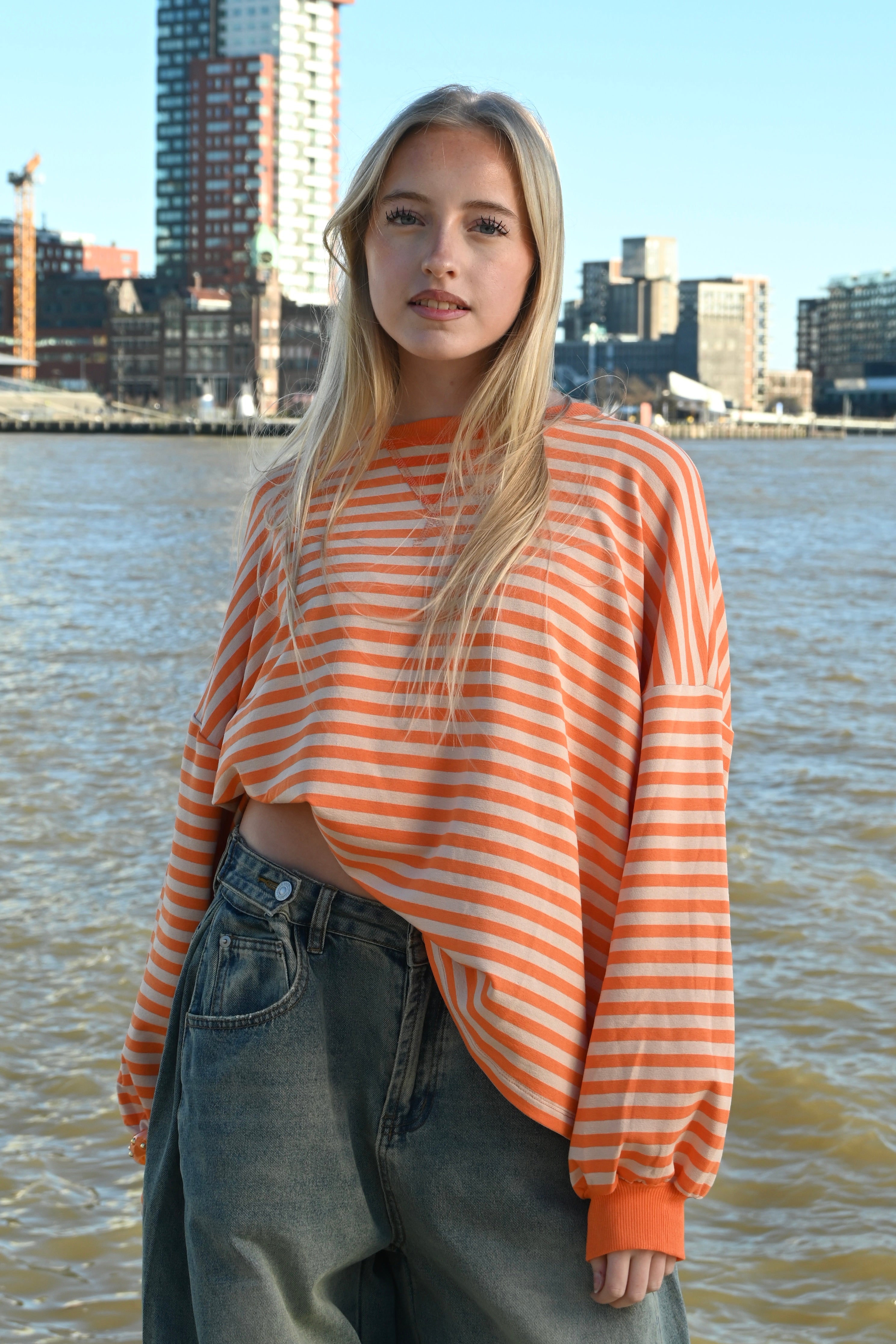 Lore t-shirt long sleeve striped - oranje - Fashiontiger 2